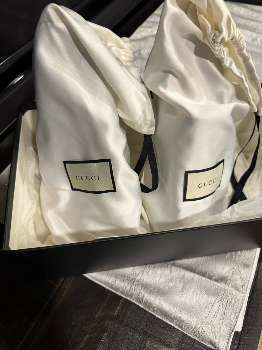 Authentic Gucci Beige GG Supreme Slip-On Loafers with Tiger Motif. Box&shoe bags
